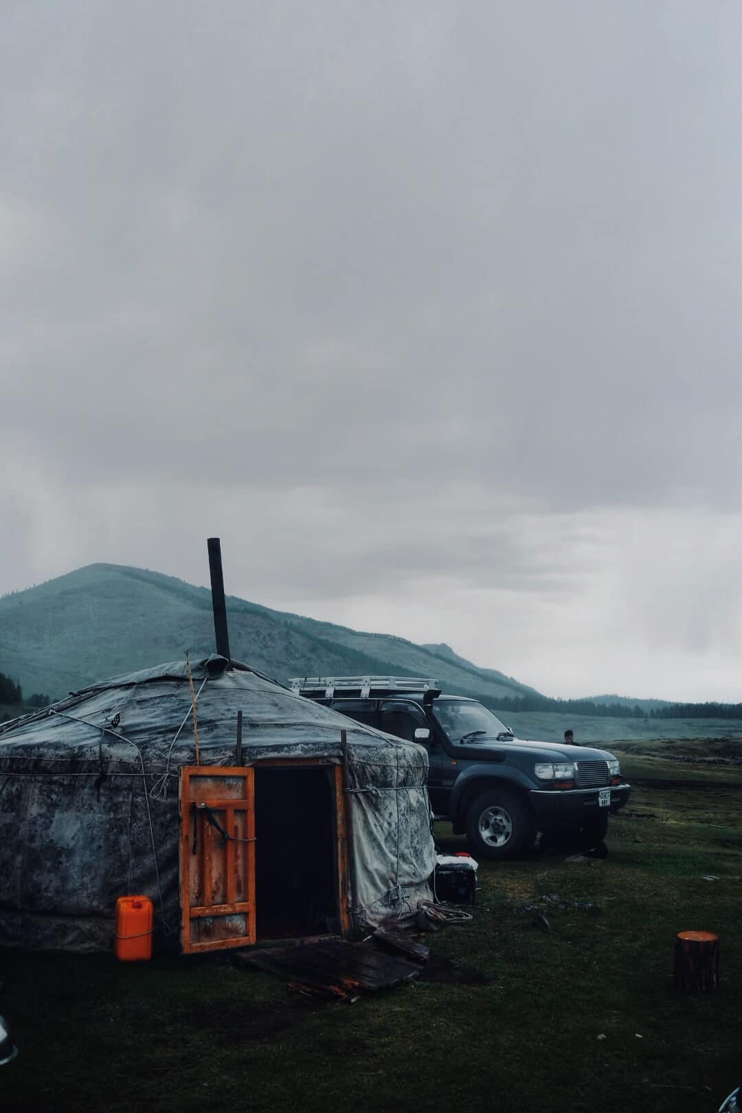 Ger and Land Cruiser in the rain